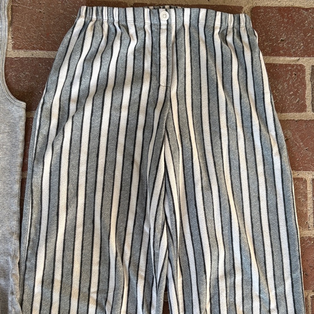 Simply Vera Vera Wang Gray and White Striped Pajama Bottoms/Old Navy Tank Top - Picture 7 of 13